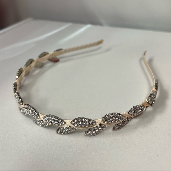NWOT Nordstrom Teardrop Rhinestone Leaf Crown Headband - Picture 2 of 11
